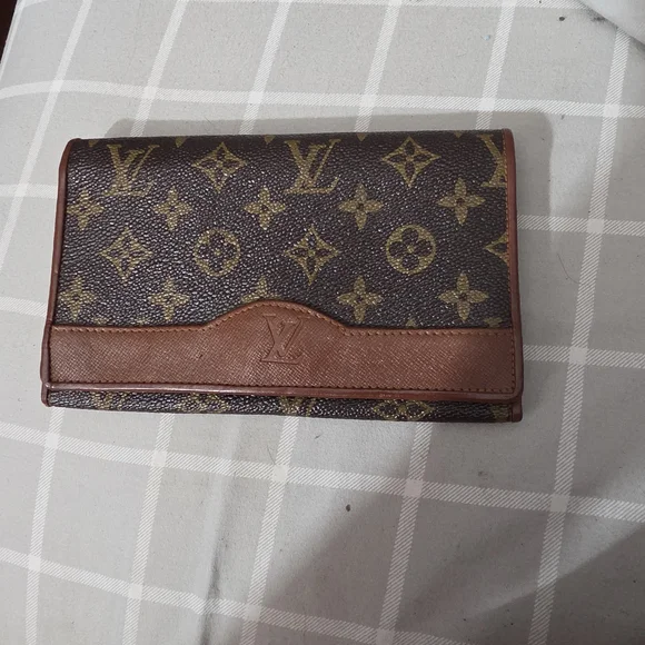 Louis Vuitton Monogram Wallet - Picture 1 of 12